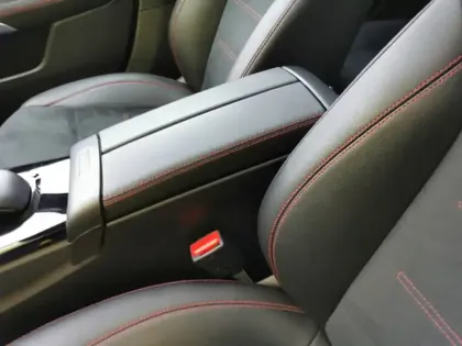 Photo 15 Mercedes Classe A 180 d Berline AMG Line 116 ch 