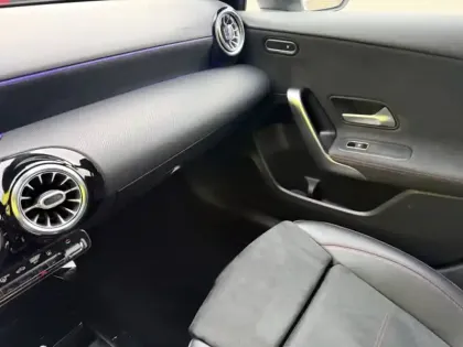 Photo 19 Mercedes Classe A 250 e 1.3 218 AMG Line