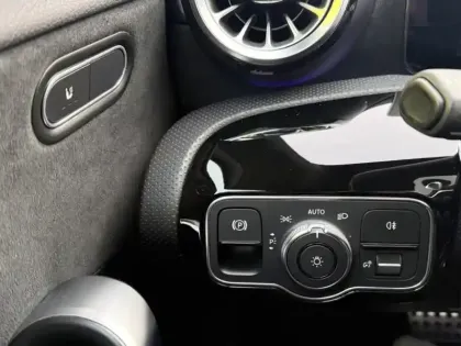 Photo 16 Mercedes Classe A 250 e 1.3 218 AMG Line