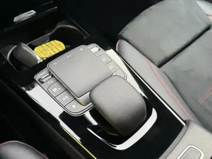 Photo 20 Mercedes Classe A 250 e 1.3 218 AMG Line