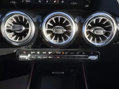 Photo 18 Mercedes GLA 250 e Business Line