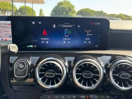 Photo 7 Mercedes Classe A 250 e AMG Line