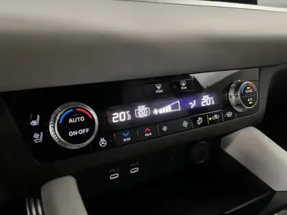 Photo 18 Mitsubishi Outlander 2.4 MIVEC Phev 306 4WD Instyle