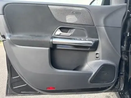 Photo 17 Mercedes Classe B 180 d AMG Line Edition