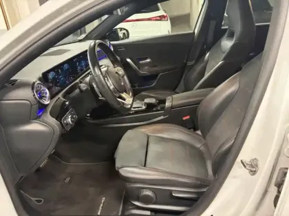 Photo 15 Mercedes Classe A 200 d AMG Line