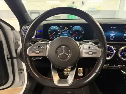 Photo 13 Mercedes Classe A 200 d AMG Line