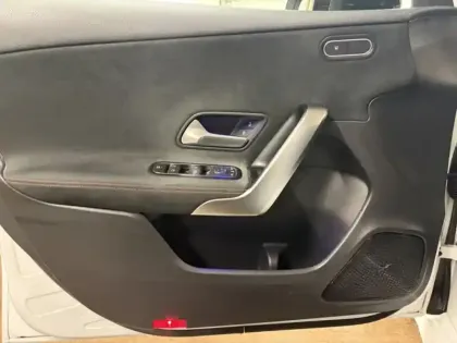 Photo 14 Mercedes Classe A 200 d AMG Line