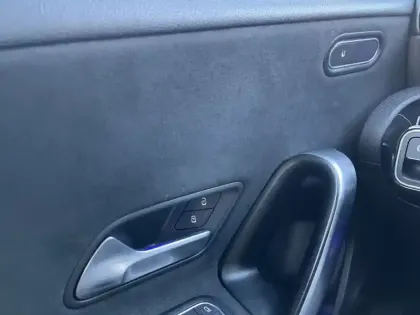 Photo 16 Mercedes Classe A 200 d AMG Line