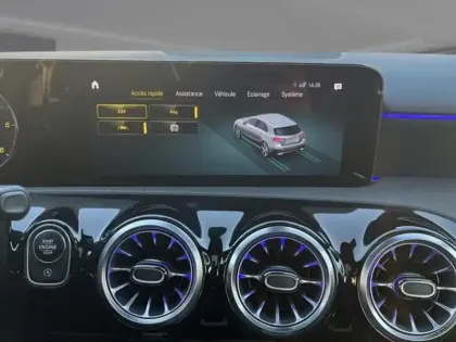 Photo 15 Mercedes Classe A 200 d AMG Line