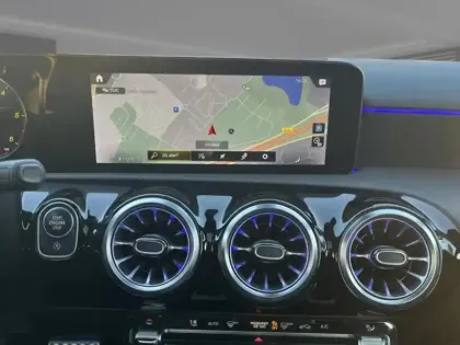 Photo 20 Mercedes Classe A 200 d AMG Line