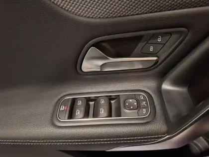 Photo 11 Mercedes Classe A A 180 Compacte