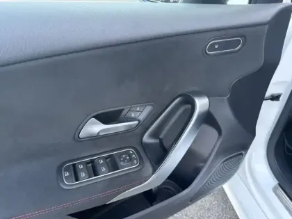 Photo 19 Mercedes Classe A 220 d AMG Line