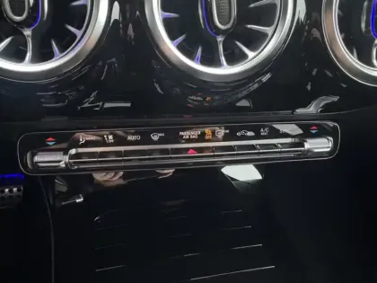 Photo 15 Mercedes Classe A 200 d Star Edition