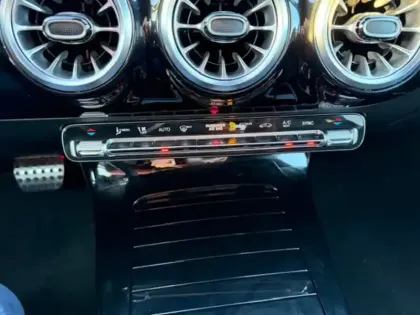 Photo 14 Mercedes Classe A A 200 d AMG Line