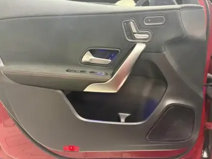 Photo 15 Mercedes Classe A 200 d AMG Line