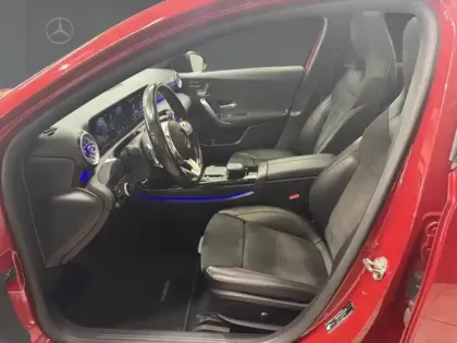 Photo 11 Mercedes Classe A 200 d AMG Line