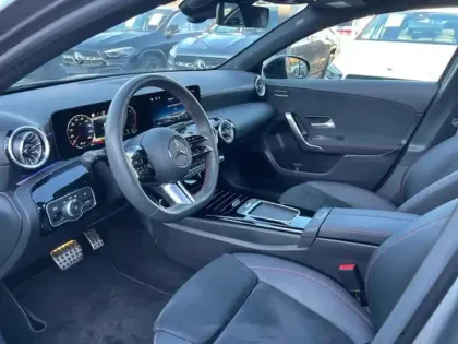 Photo 10 Mercedes Classe A 200 d AMG Line