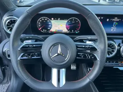 Photo 12 Mercedes Classe A 200 d AMG Line