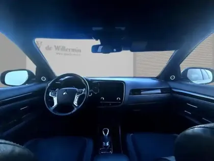 Photo 10 Mitsubishi Outlander Phev Twin Motor 4WD Instyle MY