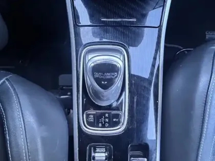 Photo 12 Mitsubishi Outlander Phev Twin Motor 4WD Instyle MY