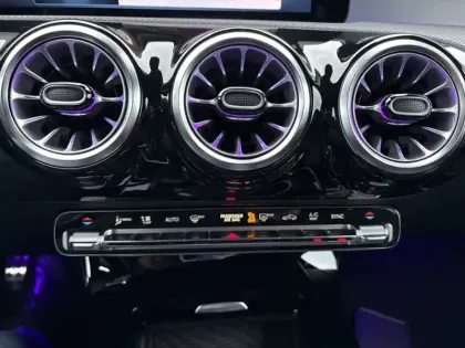 Photo 10 Mercedes Classe A 200 d AMG Exclusive Design