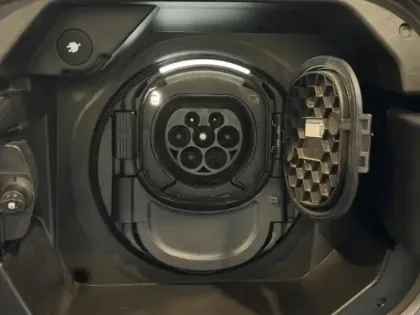 Photo 47 Mercedes GLA 250 e AMG Line Gris Mat