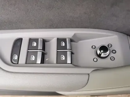 Photo 17 Audi Q5 40 TDI quattro S line 204 ch S