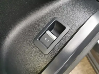 Photo 15 Audi Q5 40 TDI quattro S line 204 ch S