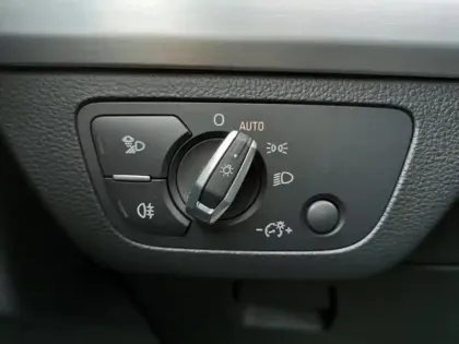 Photo 20 Audi Q5 40 TDI quattro S line 204 ch S