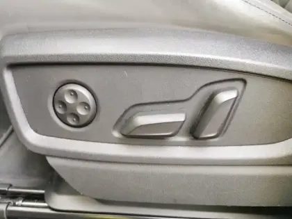 Photo 16 Audi Q5 40 TDI quattro S line 204 ch S