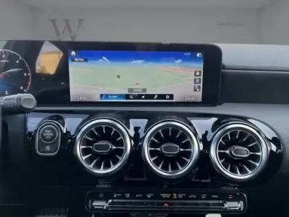 Photo 10 Mercedes Classe A 200 d AMG Line