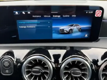 Photo 15 Mercedes Classe A 200 d AMG Line