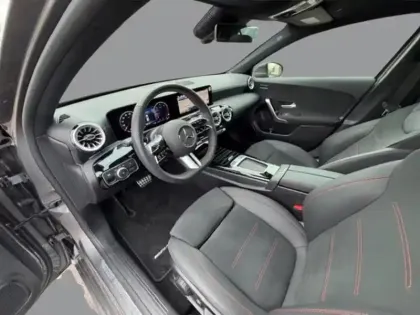 Photo 10 Mercedes Classe A 200 d AMG Line