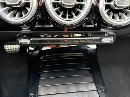 Photo 14 Mercedes Classe A 200 d AMG Line