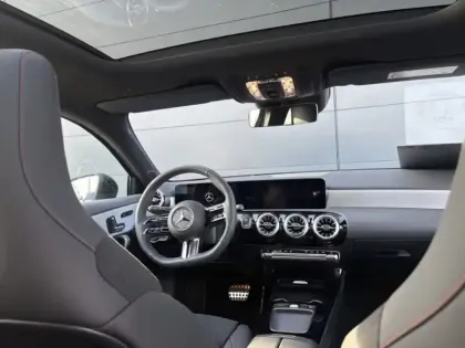 Photo 10 Mercedes Classe A 200 d AMG Line