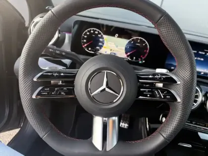 Photo 16 Mercedes Classe A 200 d AMG Line