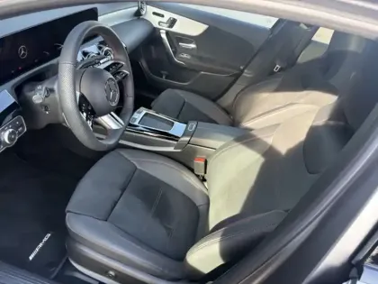 Photo 15 Mercedes Classe A 200 d AMG Line