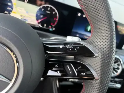 Photo 17 Mercedes Classe A 200 d AMG Line