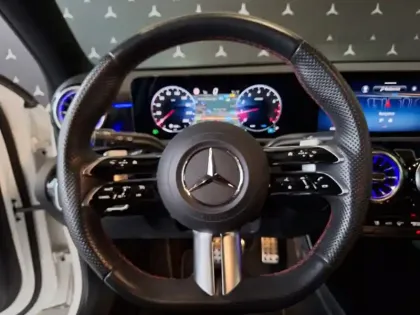 Photo 16 Mercedes Classe A 200 AMG Line