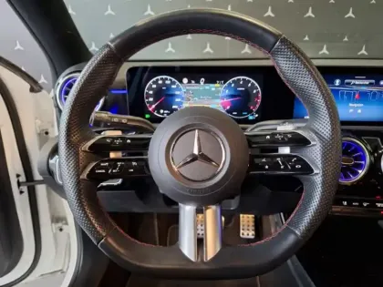 Photo 15 Mercedes Classe A 200 AMG Line