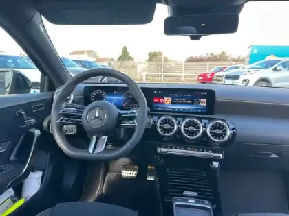 Photo 10 Mercedes Classe A 200 d AMG Line