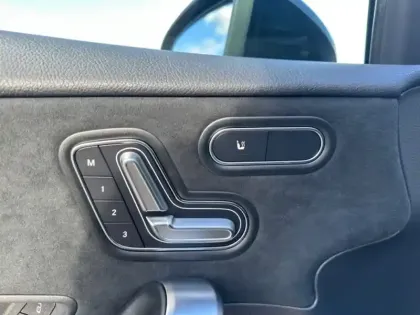 Photo 13 Mercedes Classe A 200 d AMG Line