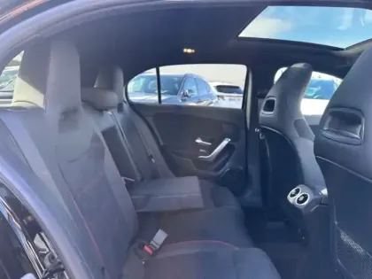 Photo 16 Mercedes Classe A 200 d AMG Line