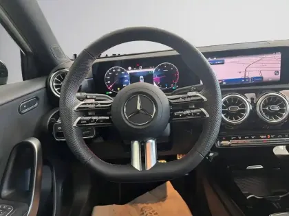 Photo 23 Mercedes Classe A 200 d AMG Line