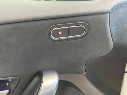 Photo 18 Mercedes Classe A 200 d AMG Line