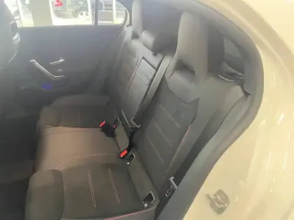 Photo 17 Mercedes Classe A 200 d AMG Line