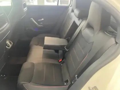 Photo 14 Mercedes Classe A 200 d AMG Line