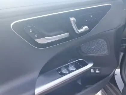 Photo 32 Mercedes Classe C Gén. V (W206) Ph1 AMG Line 4