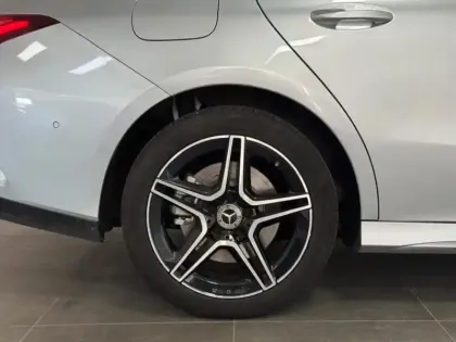 Photo 13 Mercedes CLA  250 e Hybrid EQ Coupé AMG 