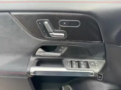 Photo 17 Mercedes GLB 200 d AMG Line